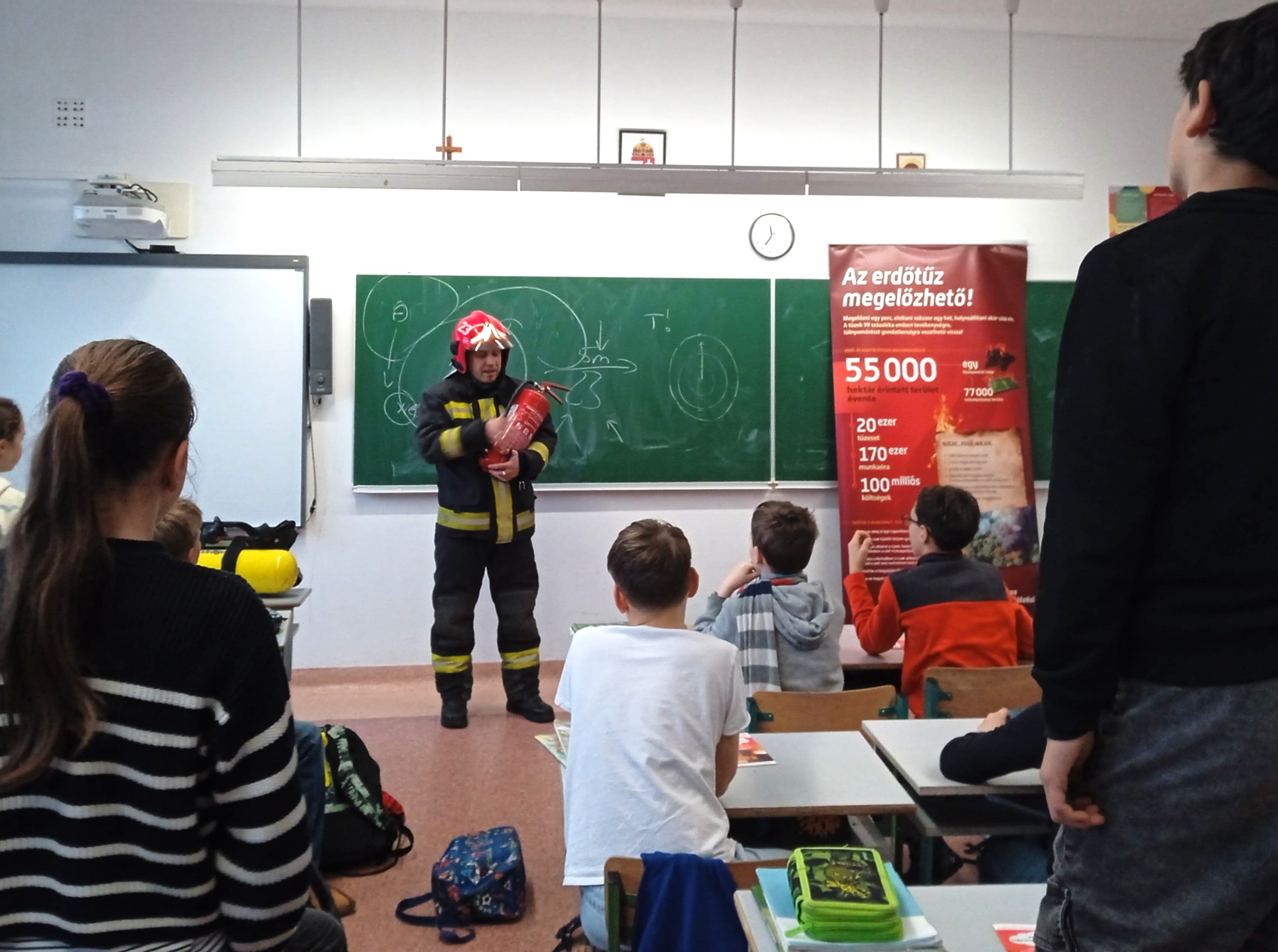 Tűzoltó vendégtanár az ötödikeseknél